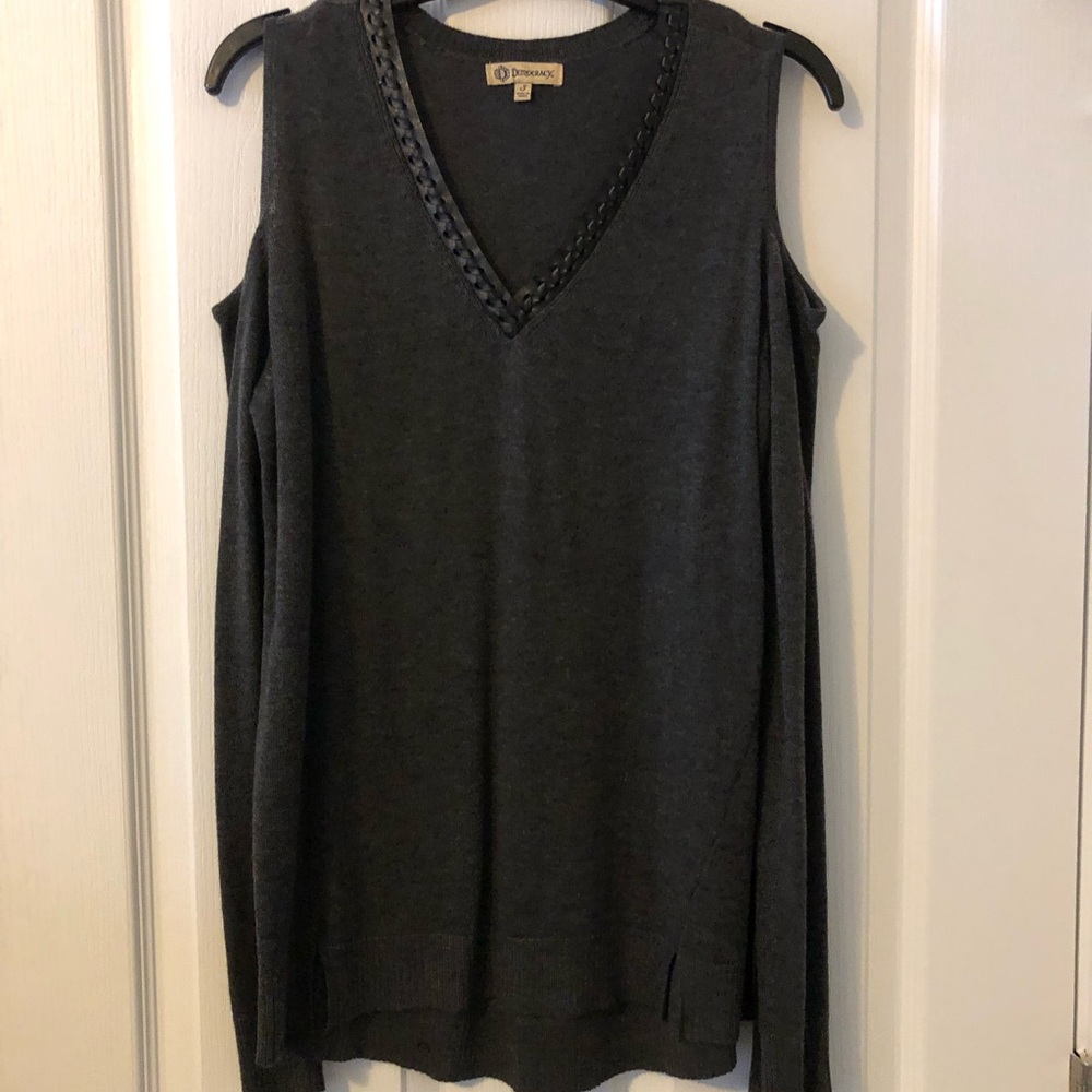 Democracy Dark Heather Gray cold Shoulder V-Neck Sweater Size Small NWT